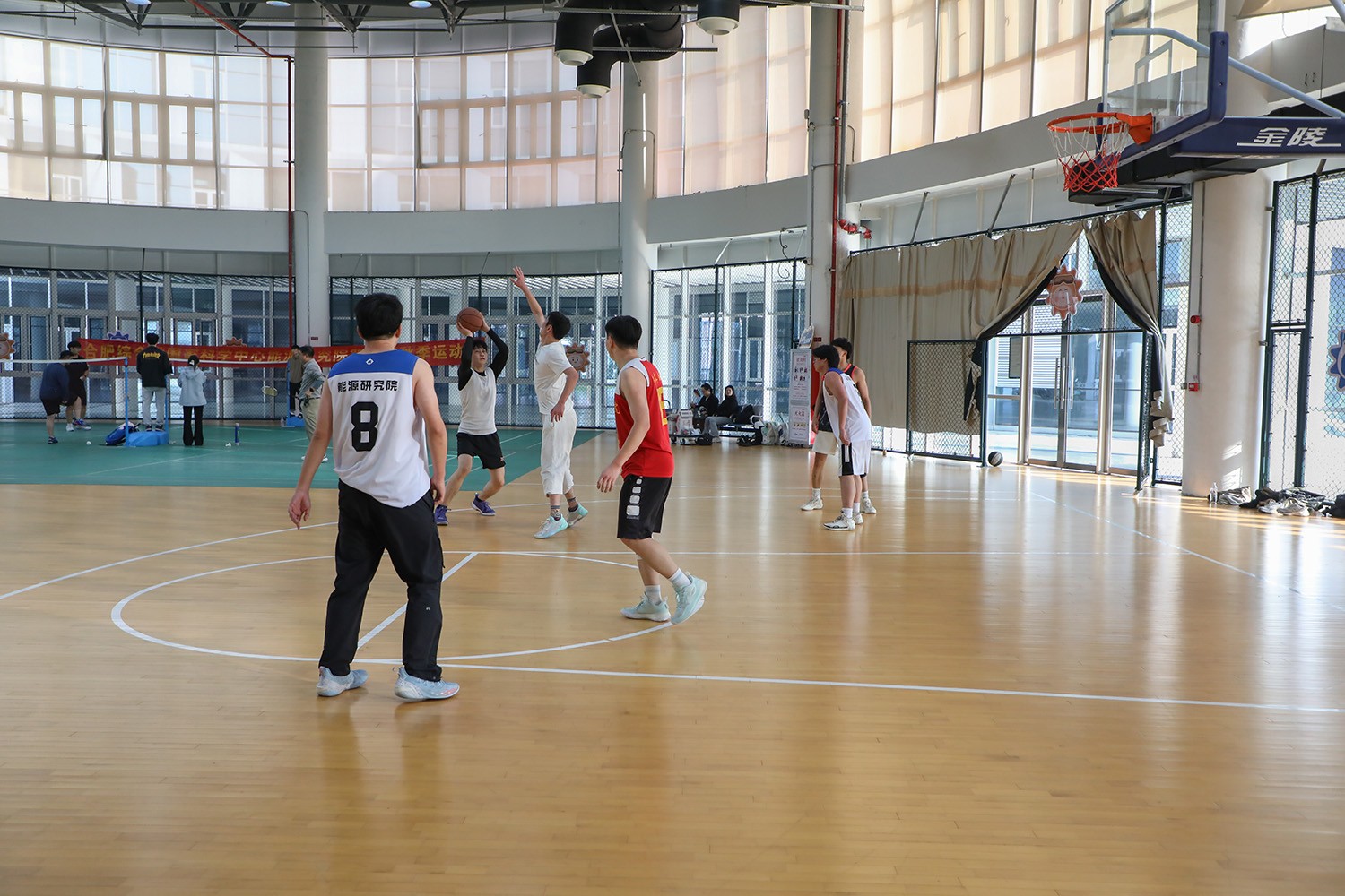 篮球现场.jpg