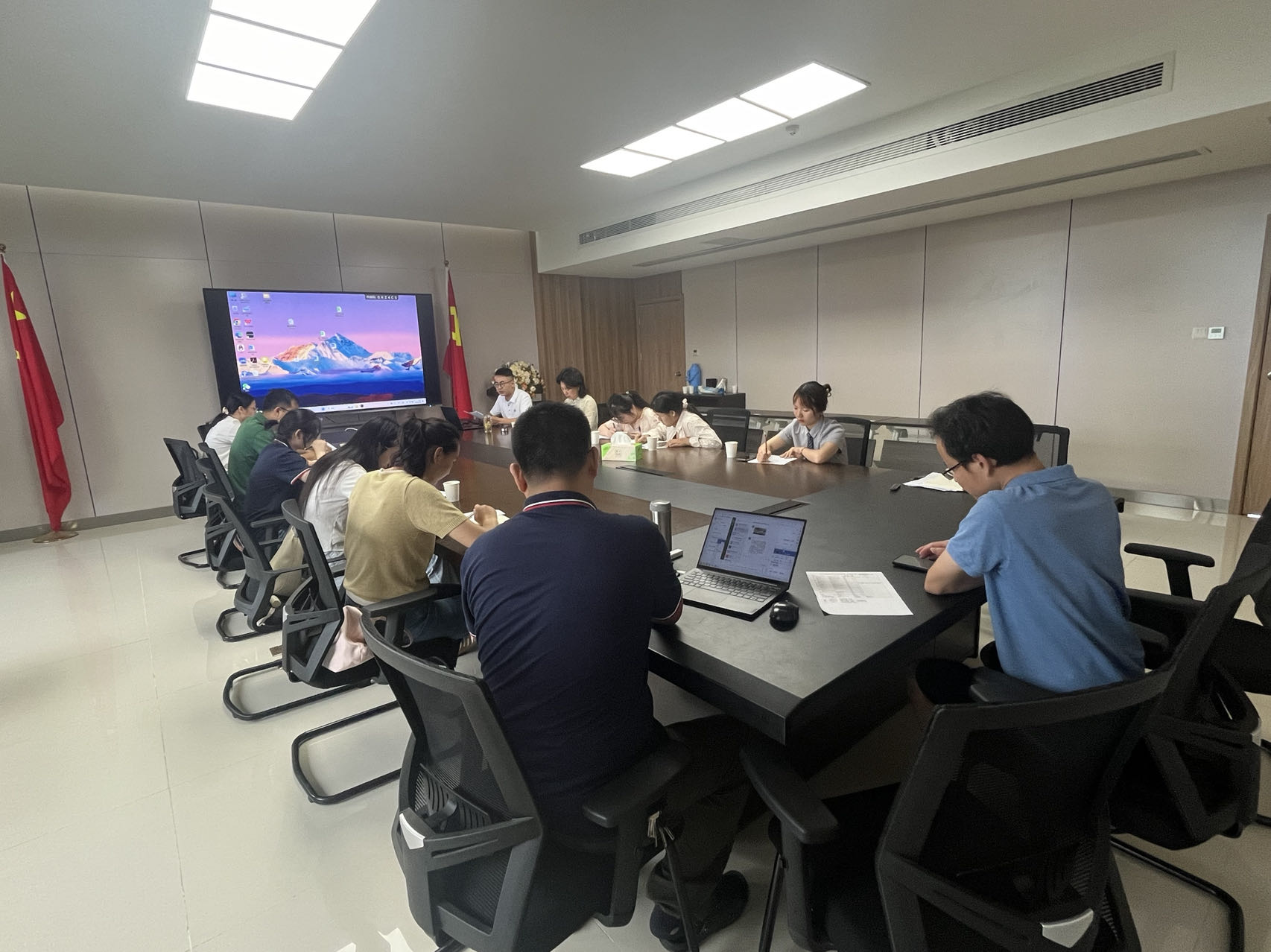 6月班主任例会缩略图.jpg
